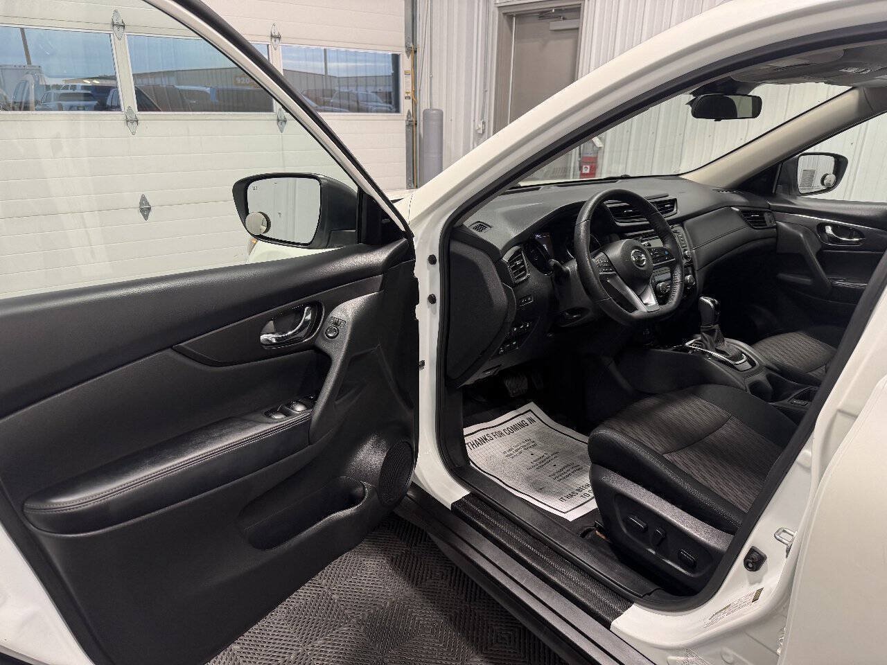 Used 2020 Nissan Rogue SV AWD/4WD image 6