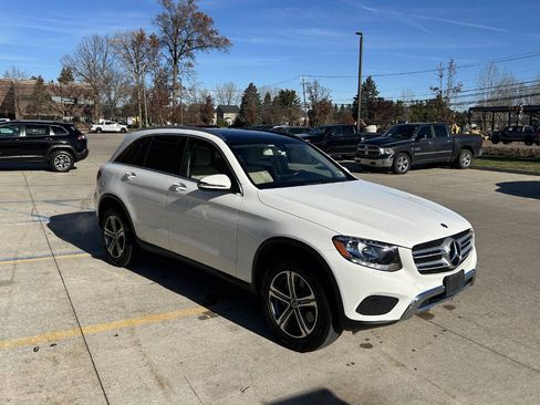 Used 2018 Mercedes-Benz GLC 300 4MATIC image 4