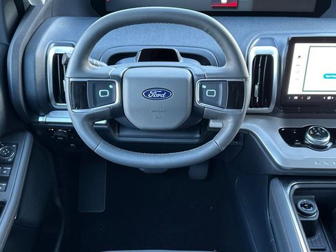 New 2025 Ford Expedition Active image 15