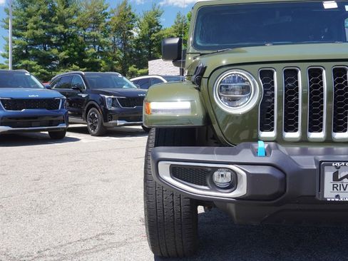 Used 2022 Jeep Wrangler Unlimited Sahara w/ Cold Weather Group AWD/4WD image 12
