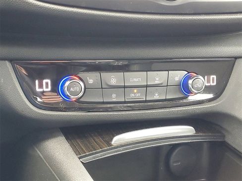 Used 2018 Buick Regal Essence w/ Driver Confidence Package #1 image 28