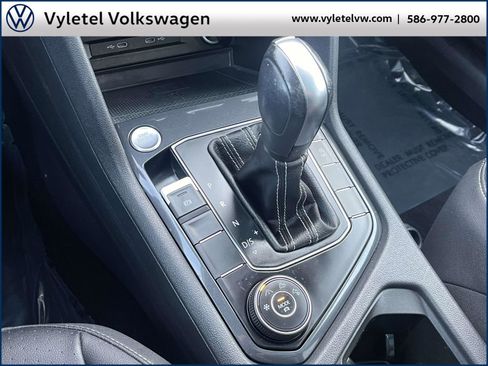 Certified 2021 Volkswagen Tiguan SE w/ Panoramic Sunroof Package image 30