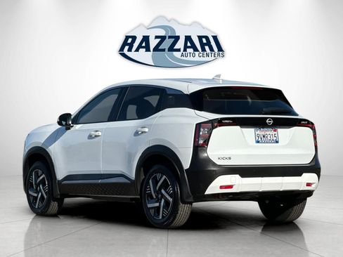Used 2025 Nissan Kicks SV image 5