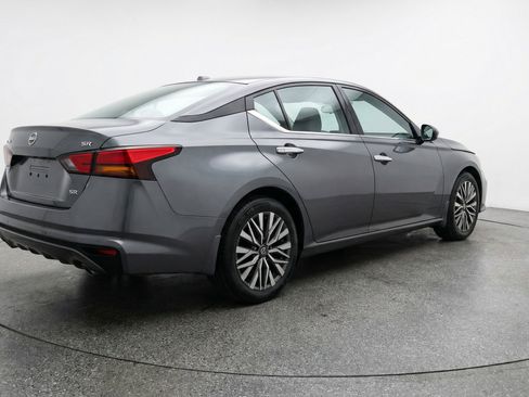 Used 2025 Nissan Altima 2.5 SV image 9