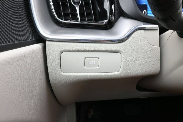Used 2024 Volvo XC60 B5 Core AWD/4WD image 26