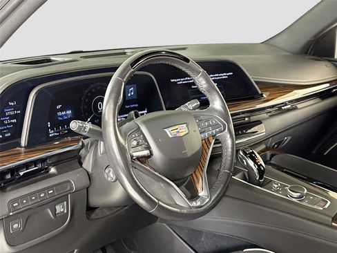 Used 2023 Cadillac Escalade Premium Luxury image 16