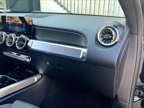 Used 2025 Mercedes-Benz GLB 250 image 17