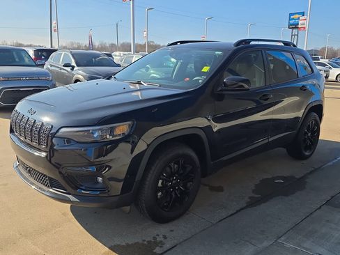 Used 2023 Jeep Cherokee Altitude Lux image 4