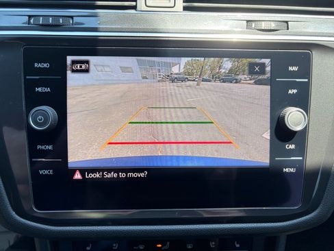 Used 2022 Volkswagen Tiguan SEL R-Line AWD/4WD image 29