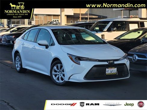 Used 2023 Toyota Corolla LE image 1