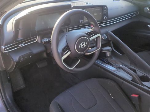 Used 2024 Hyundai Elantra SE image 12