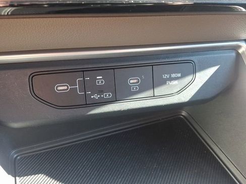 Used 2025 Kia Carnival image 26