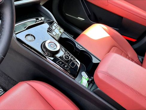 Certified 2025 Kia Sportage SX Prestige image 10