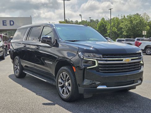 Used 2024 Chevrolet Suburban LT w/ Luxury Package RWD image 6