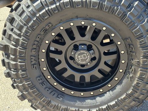 Used 2016 Jeep Wrangler Unlimited Rubicon w/ Connectivity Group AWD/4WD image 10