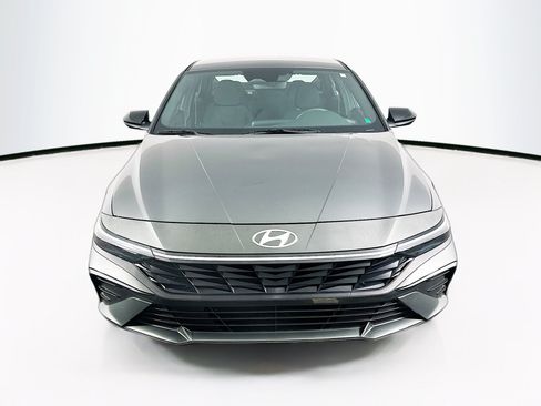 Used 2025 Hyundai Elantra Sport FWD image 2