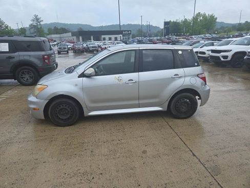 Used 2006 Scion xA FWD image 3
