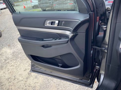 Used 2018 Ford Explorer XLT AWD/4WD image 23
