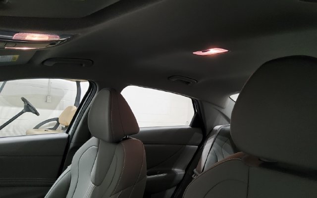 Used 2025 Hyundai Elantra SEL FWD image 32