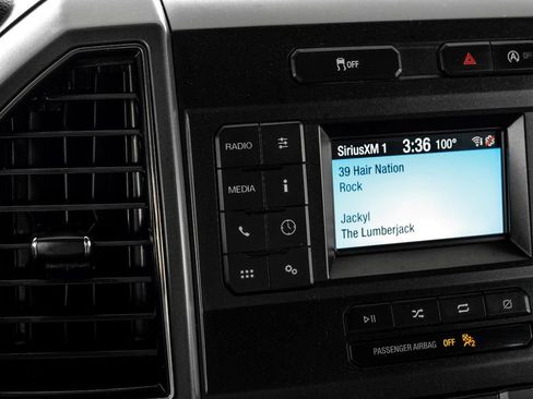 Used 2018 Ford F150 XLT w/ Equipment Group 301A Mid RWD image 21