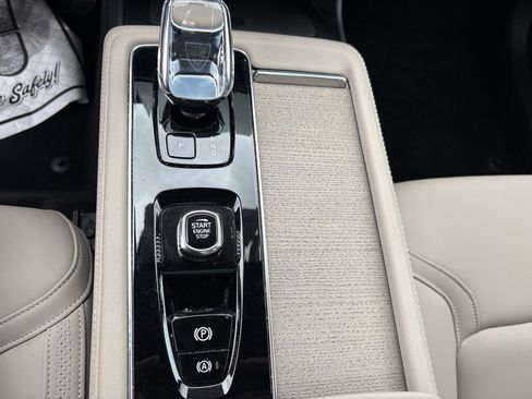 Certified 2025 Volvo XC90 B5 Core w/ Climate Package AWD/4WD image 24
