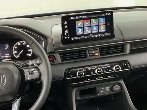 Certified 2025 Honda Pilot Touring image 15