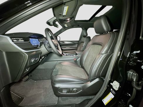 New 2025 Jeep Grand Cherokee Altitude AWD/4WD image 15