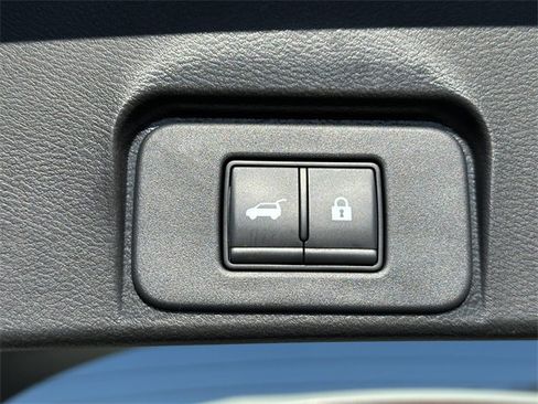 Certified 2023 Nissan Rogue SL w/ SL Premium Package image 18