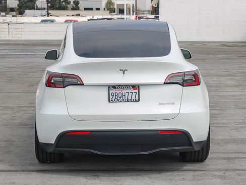 Used 2022 Tesla Model Y Performance image 8