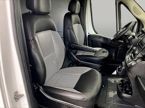 Used 2025 RAM ProMaster 2500 w/ Convenience Group FWD image 9