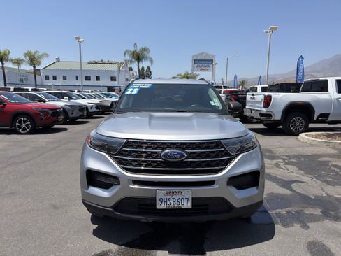 Used 2023 Ford Explorer XLT RWD image 3