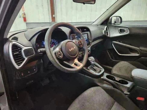 Used 2022 Kia Soul LX image 17