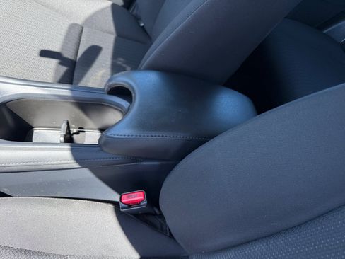 Used 2018 Honda HR-V LX image 14