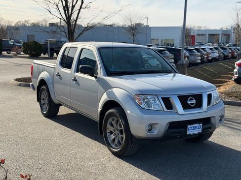 Used 2021 Nissan Frontier SV image 3