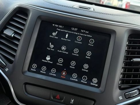 Used 2022 Jeep Cherokee Latitude Lux w/ Sun & Sound Group AWD/4WD image 21