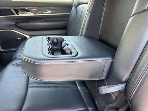 Used 2022 Jeep Wagoneer Series II AWD/4WD image 16