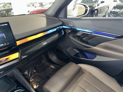 Used 2025 BMW i5 eDrive40i w/ Premium Package RWD image 30