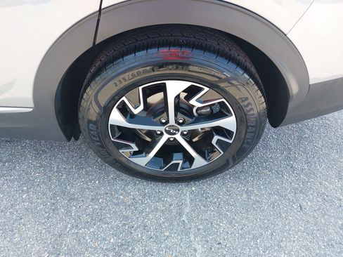 Used 2024 Kia Sportage EX FWD image 32