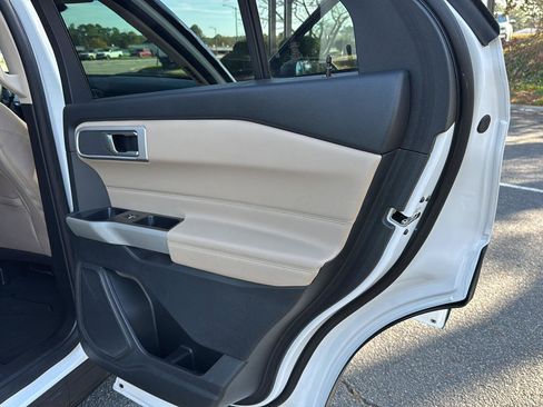 Used 2021 Ford Explorer XLT image 13