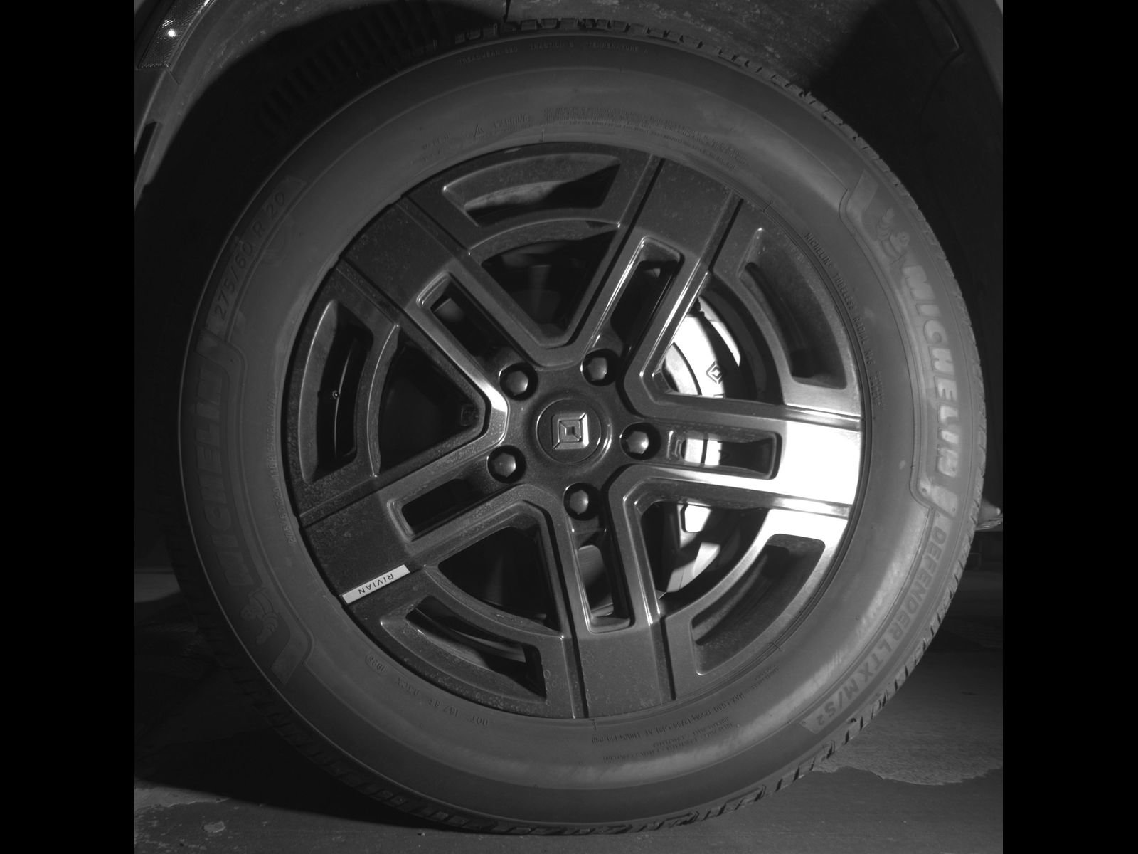 Used 2023 Rivian R1T Adventure Dual AWD/4WD image 9