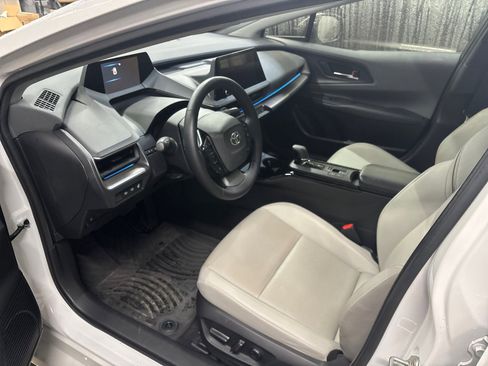 Used 2024 Toyota Prius XLE image 18