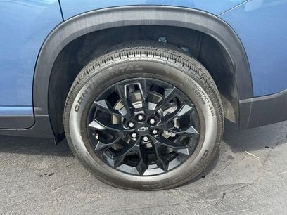 Used 2025 Chevrolet Traverse LT w/ Midnight/Sport Edition