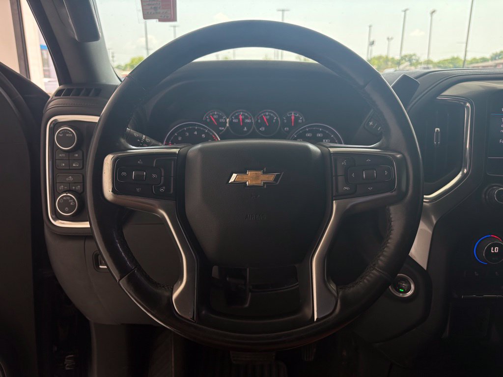 Used 2021 Chevrolet Silverado 1500 LT AWD/4WD image 2