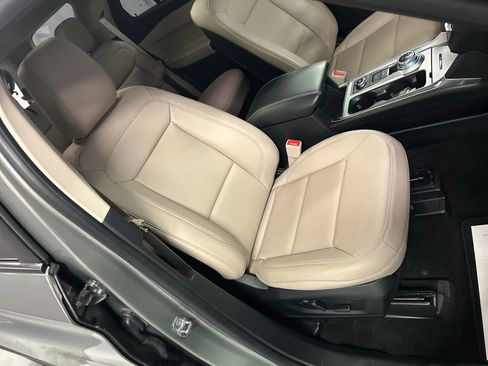 Used 2020 Ford Explorer XLT w/ Equipment Group 202A image 25