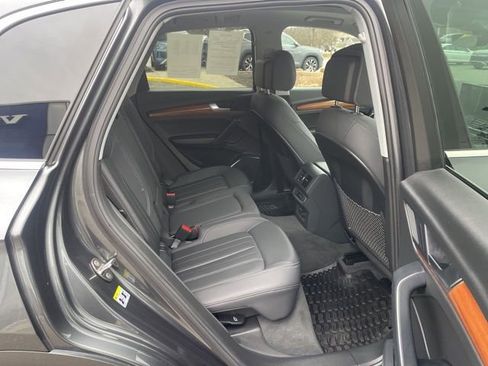 Used 2023 Audi Q5 2.0T Premium w/ Convenience Package image 11
