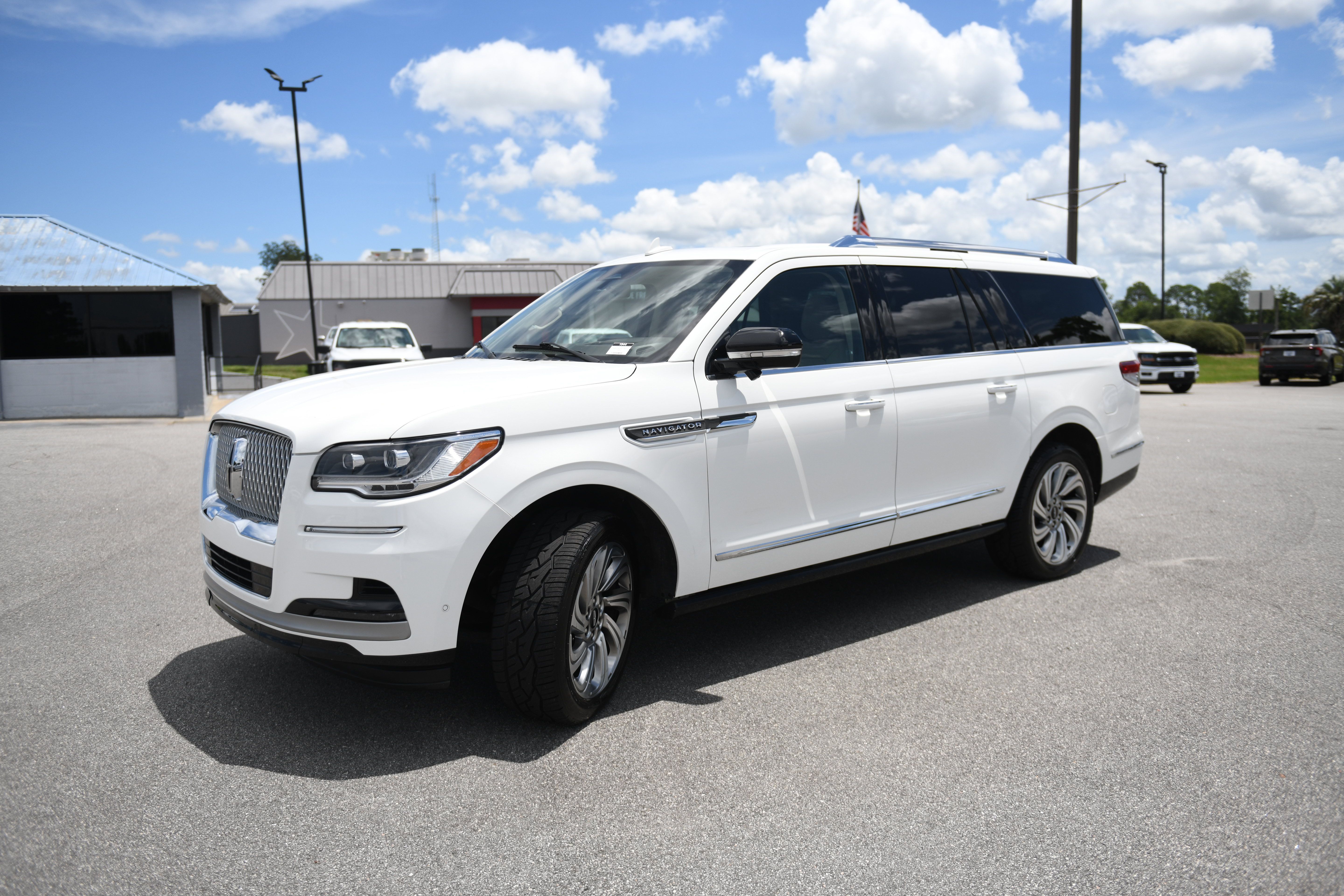 Used 2023 Lincoln Navigator L Reserve AWD/4WD image 5