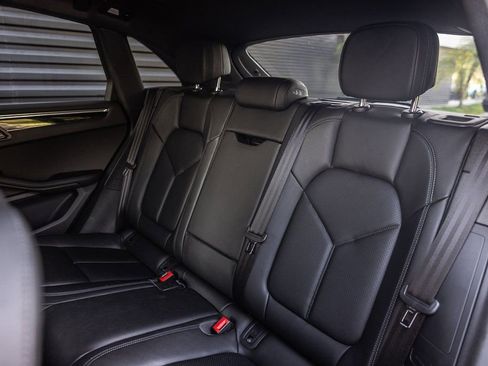 Certified 2025 Porsche Macan image 26