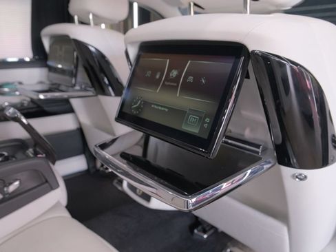 Used 2022 Rolls-Royce Phantom Sedan w/ The Phantom Package RWD image 26