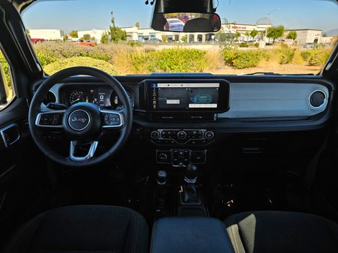 Used 2025 Jeep Wrangler Unlimited Sahara AWD/4WD image 23