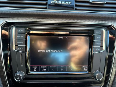 Used 2018 Volkswagen Passat 2.0T SE image 17